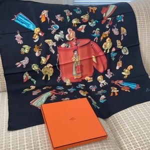 Black Hermès scarf. Hat box design